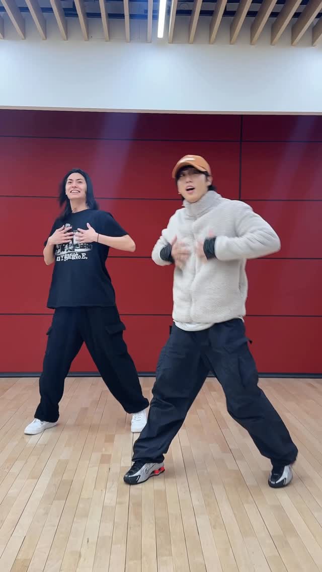 #한 의 #Do_It Challenge w/ #XdinaryHeroes #엑스디너리히어로즈 #주연 #Jooyeon !🤘

#StrayKids #스트레이키즈 
#한 #HAN
#DO_IT
#SKZ_IT_TAPE
#Do_It
#신선놀음 #DIVINE
#StrayKidsComeback
#YouMakeStrayKidsStay