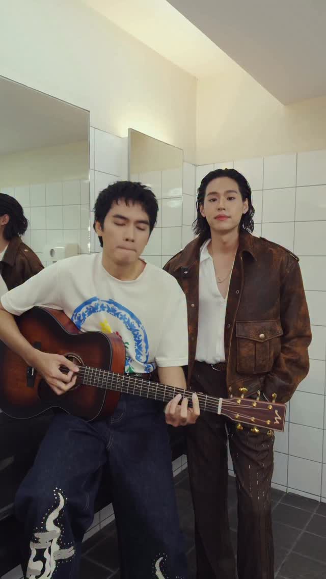 ‘นับหนึ่ง‘ กับพี่บิ้วอิน (พี่โจอี้) @joeypws 

Billkin - นับหนึ่ง (From now on)
Official MV & Streaming Platforms
: https://youtu.be/lqWP-nJF0kA
: https://billkin.lnk.to/fromnowon

#นับหนึ่ง
#BillkinEntertainment
#Bbillkin JoeyPhuwasit