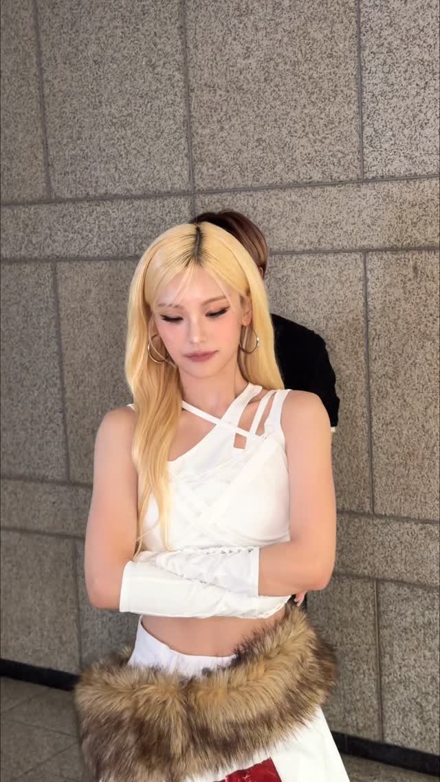 #토모야 님과 함께 뜨거워지는 #TNVSChallenge 🥊🔥

#ITZY #MIDZY 
#YEJI #예지
#ITZY_TUNNELVISION
#ITZY_TNVS 
#NEXZ #넥스지 #TOMOYA