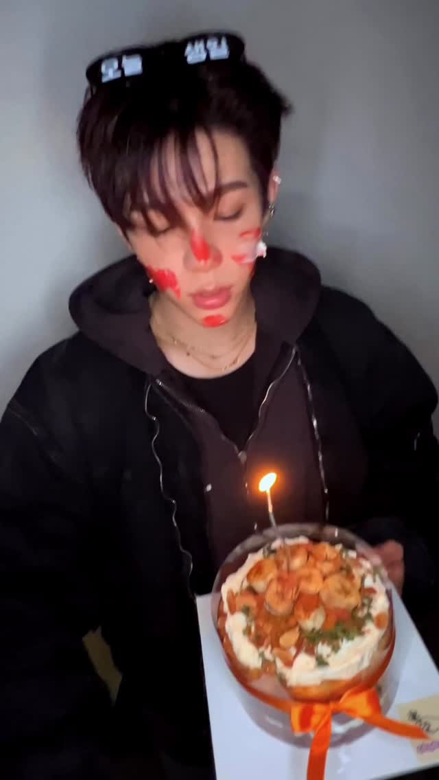 It’s my birthday

#RIIZE #라이즈
#SHOTARO #쇼타로
#HAPPYSHOTARODAY