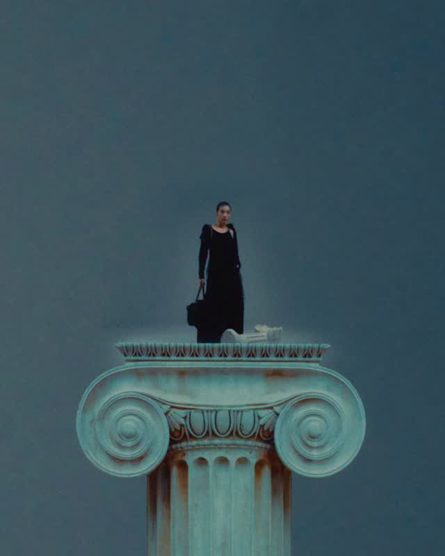 WINTERLESS LOVELESS #협찬 

@kim_seohyung
@balenciaga 

발렌시아가를 입은 김서형의 몸짓, 태도. 

editor KIM SOYEON(KIM)
text KWON SOHEE(SOHEE)
fashion SHIN HYERYEON, YUN SANGMI
art PARK JIMIN(GEEMEE)
film KIM SUNGJAE(KEEN)
hair OH JIHYE 
make-up CHOI MINSEOK 
set HWANG SEOIN 
assistant LEE YUNSEUNG

#김서형 #발렌시아가 #Balenciaga 

Discover more in <DAZED> KOREA 2025 Winter Edition.