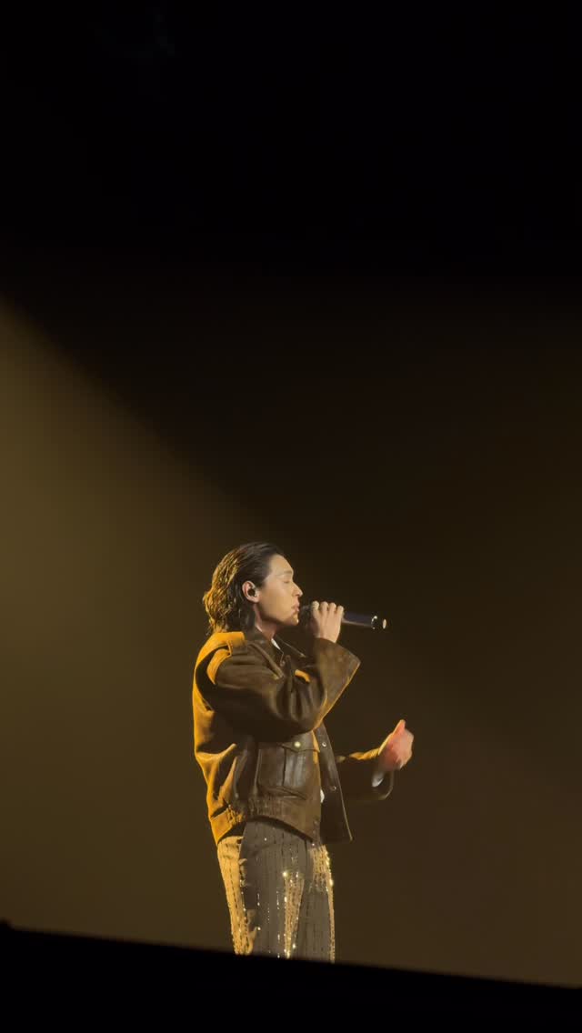 อยากจะมองฟ้าที่ว่างเปล่า 🌌 #บิวกิ้นยังมาอยู่นะDay2

🎤 BILLKIN, BIRD - เงียบ ๆ คนเดียว 

BILLKIN X BIRDFANFEST 
#BIRDFANFEST20XX 
#แฟนจ๋ามาเสิร์ฟแล้วจ้ะ 
Bbillkin BirdThongchai