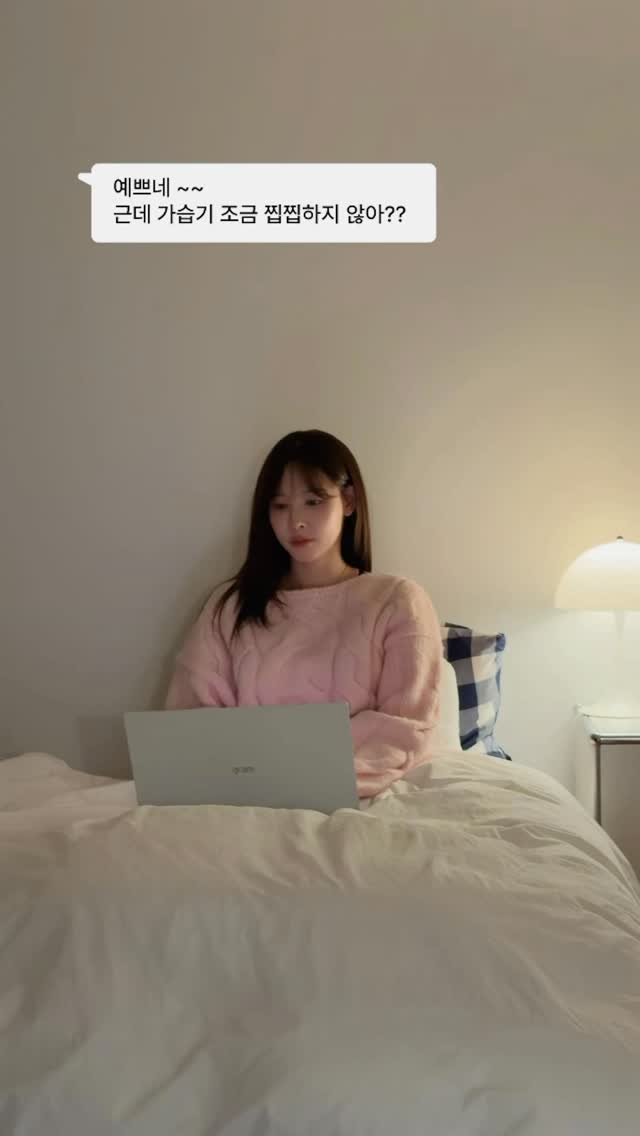 #광고 10시간 녹화하니깐 목소리가 안나와버려..😷
이럴 때! 좋은 가습기 하나 켜두면 다음날 목소리 바로 원상복구 가능🩵

요 보물같은 가습기는 바로!! LG 하이드로에센셜 입니다😆 정수 필터로 석회질 99% 제거, 100도씨 고온 살균해 유해균 99.999% 제거! 거기에 자동 건조까지.. 3단계 정수 가습으로 피부에도 목에도 걱정 없이 위생적으로 가습기 사용이 가능해요💖

디자인도.. 너무 예쁘지 않나요? 무드 라이팅 기능도 있어서 인테리어로도 딱입니다. 우리.. 오래가자🥰🥰

• 제품 성능 및 자사 시험치에 대한 상세 내용은 LGE.COM 홈페이지 참조

@lgelectronics_kr #LG전자 #하이드로에센셜 #LG전자가습기 #LG하이드로타워