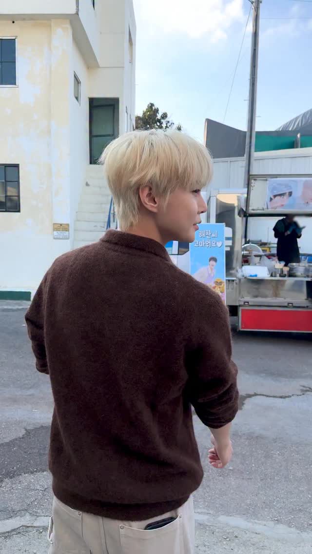 땡큐 해찬

#DOYOUNG #도영
#늦은말 #DOYOUNG_늦은말 
#DOYOUNG_늦은말_Promise 
#NCT #NCT127