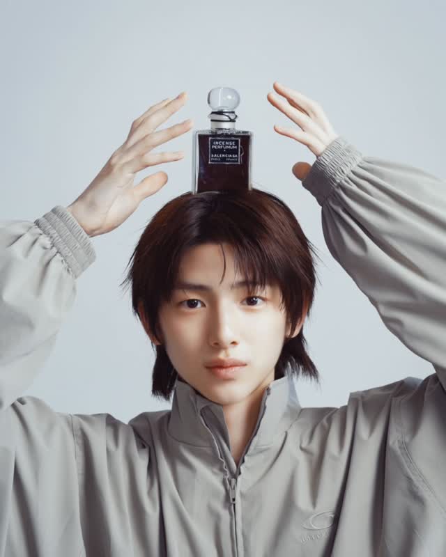 WINTER OUTSIDE THE LINES #협찬

@cortis
@balenciaga

두구두구두구… 코르티스와 발렌시아가 퍼퓸의 만남.
다섯 명의 소년들이 선사하는 선물 같은 시간, 개봉박두.

Drumroll… Cortis meets Balenciaga perfume.
A time that feels like a gift, presented by five boys. Coming soon.

The first winter we breathe in with CORTIS.

editor HAN JIYONG(RYO)
film PARK DOHYEON(NOID) @studio_erp

#코르티스 #CORTIS #발렌시아가 #Balenciaga

Discover more in <DAZED> KOREA 2025 Winter Edition.