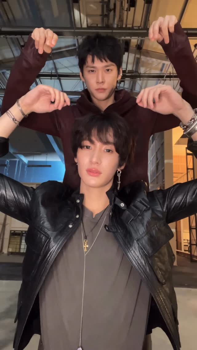 puppet duo

#RIIZE #라이즈
#RISEandREALIZE 
#Fame #RIIZE_Fame