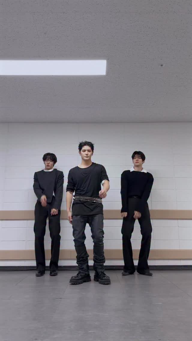 Maria

#TAEYONG
#SION #RIKU 
#NCT