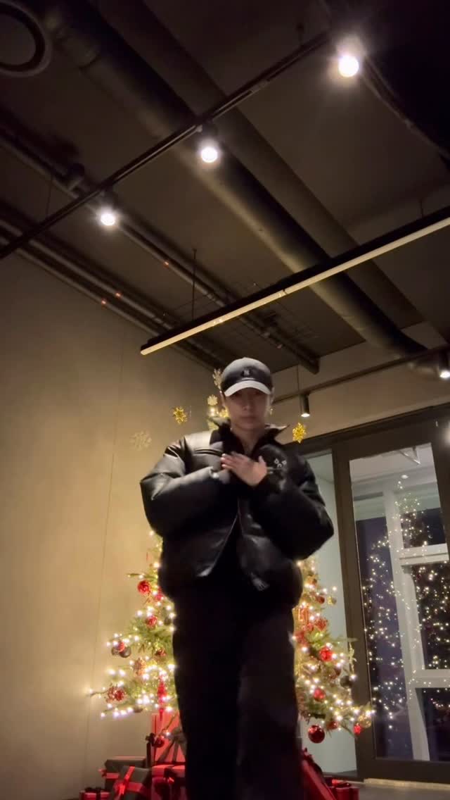 첫눈이 올까요.ᐟ

#LAY #레이 @layzhang 
#EXO #엑소 #weareoneEXO