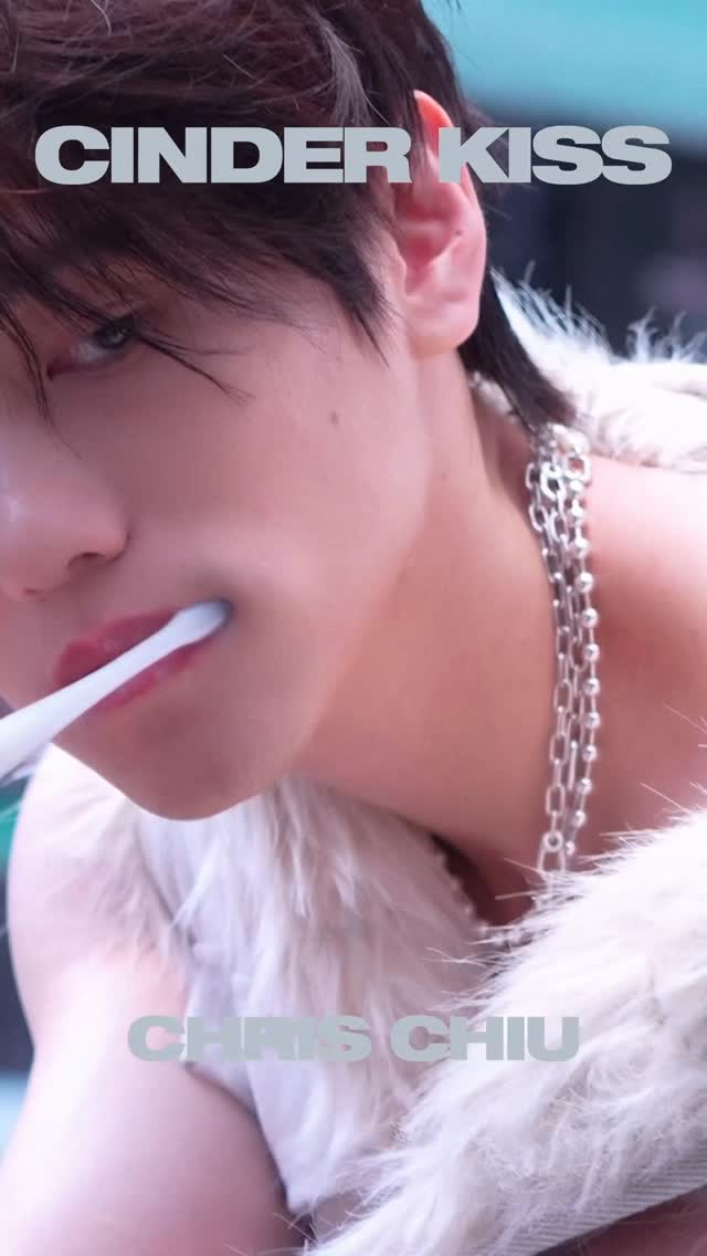 大家都拿到了嗎？？
最喜歡哪張來說說

#CINDERKISS寫真書