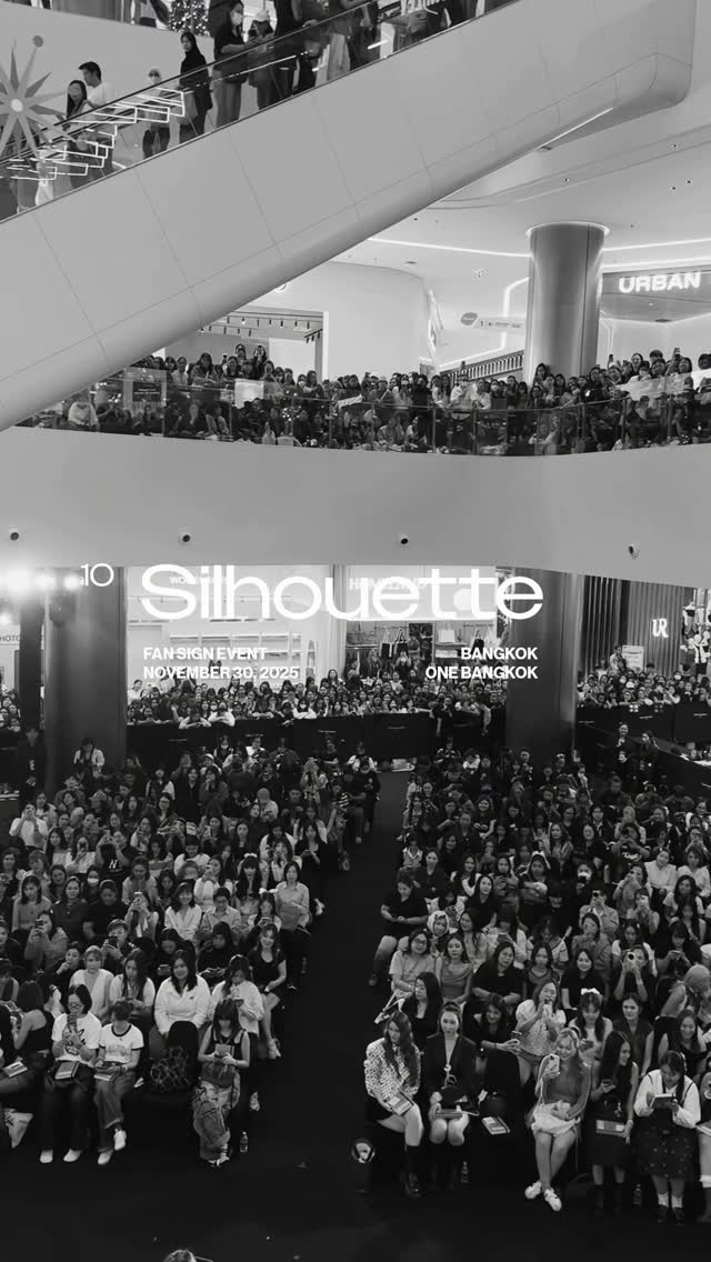 Silhouette Fan Sign
10 Bangkok 

Thailand!! Thank you for always showing up with so much passion and love 💚

#MarkTuan #Silhouette #SunsetsandCigarettes