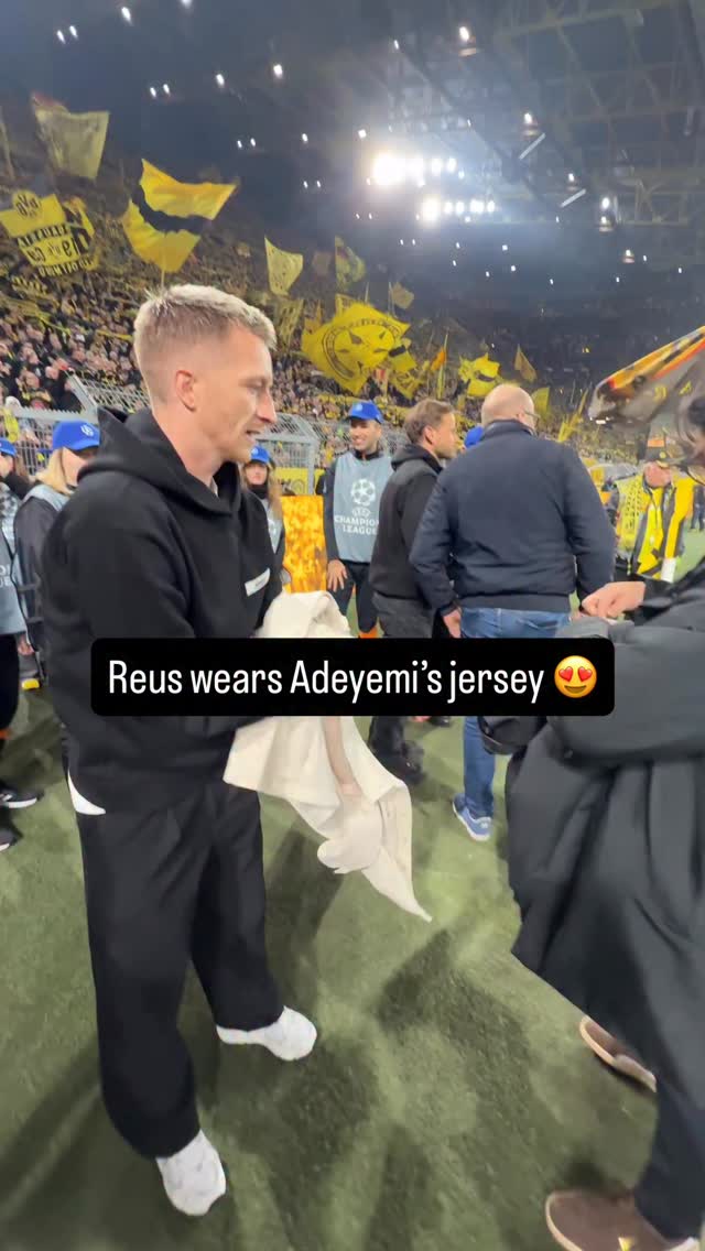 A true fan wears the colours of his city! 😍

@marcinho11 🤝 @karim_adeyemi