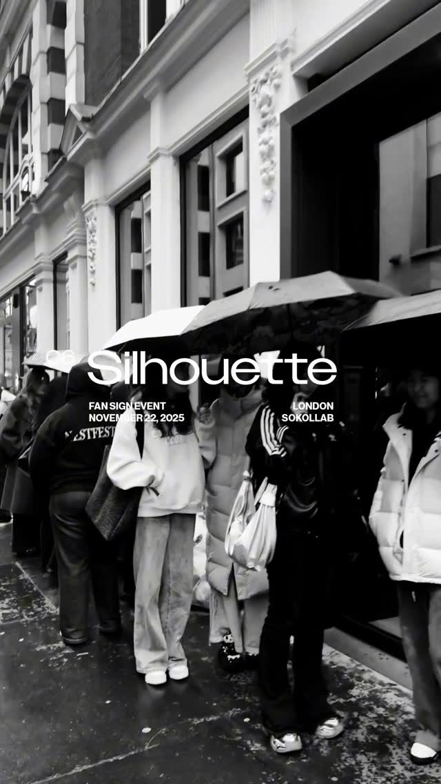 Silhouette Fan Sign
06 London

Even in the cold and rain, thank you London for showing uppp! ☔️

#MarkTuan #Silhouette #SunsetsansCigarettes