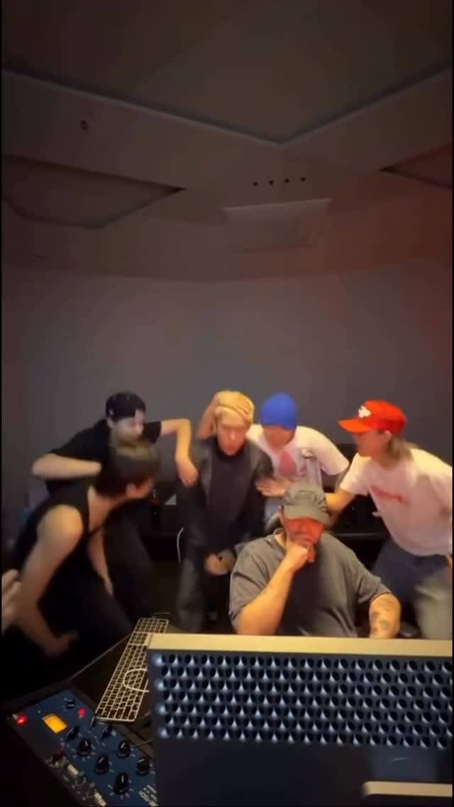 Real energy Real brotherhood Real chemistry. Somethings cant be bought or imitated @lngshot4sho @kwonbeats Hi Kpop we’re comin 🙂 12/20