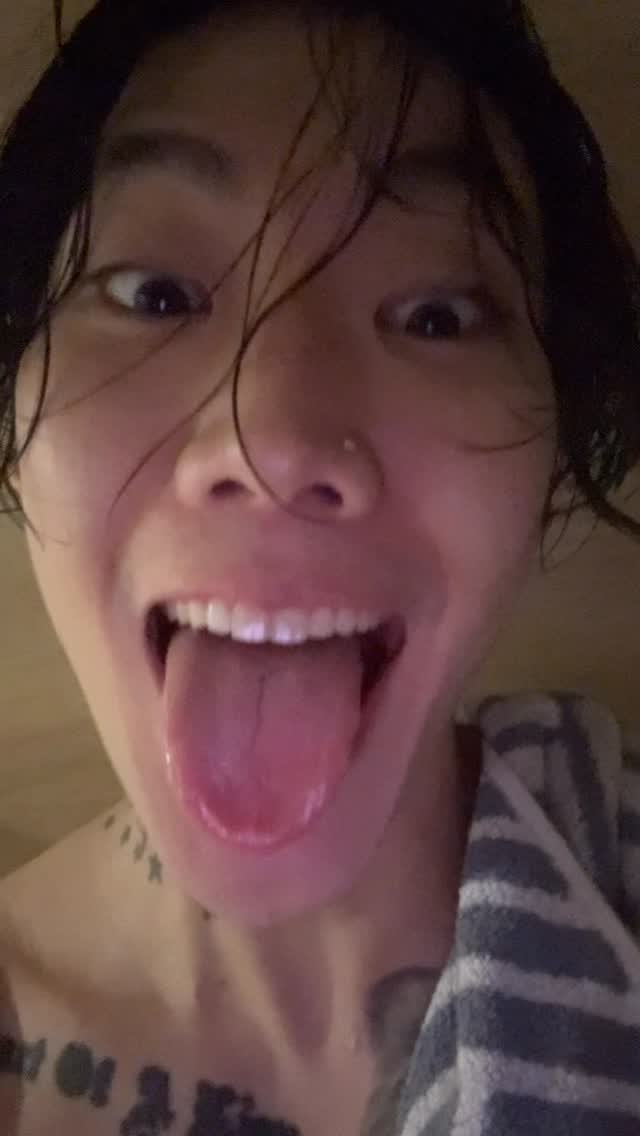 몸매 오리지널 —-> 몸매 트로트 ——-> 몸매 트로트 버전를 인용한 아랜비 버전… 계속 진화해야지. 🤦🏻‍♂️