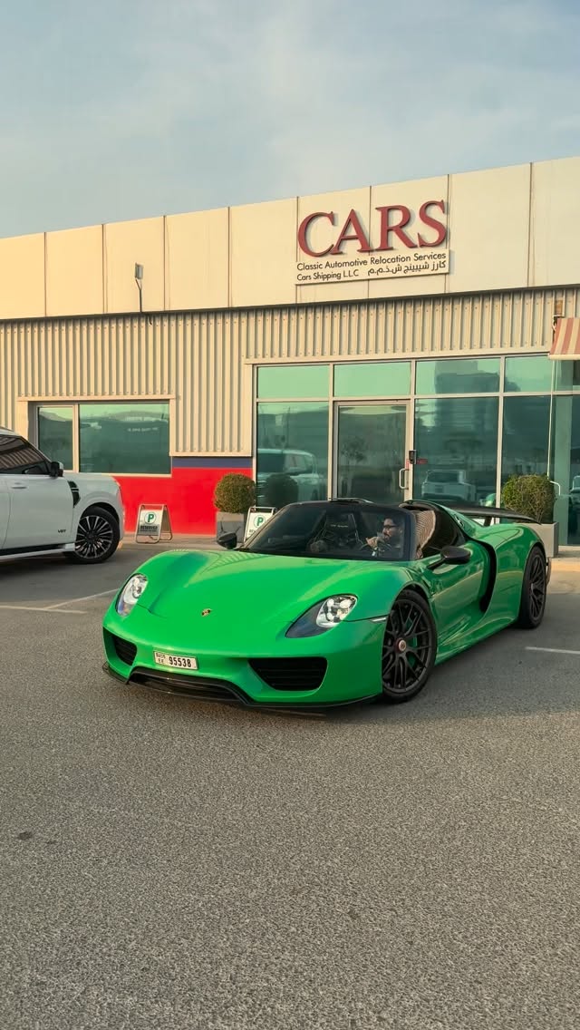 Viper Green 918 Spyder on the move in Dubai 💚

#Porsche #918Spyder #WeissachPackage #ViperGreen #Supercars @jas_aulakh