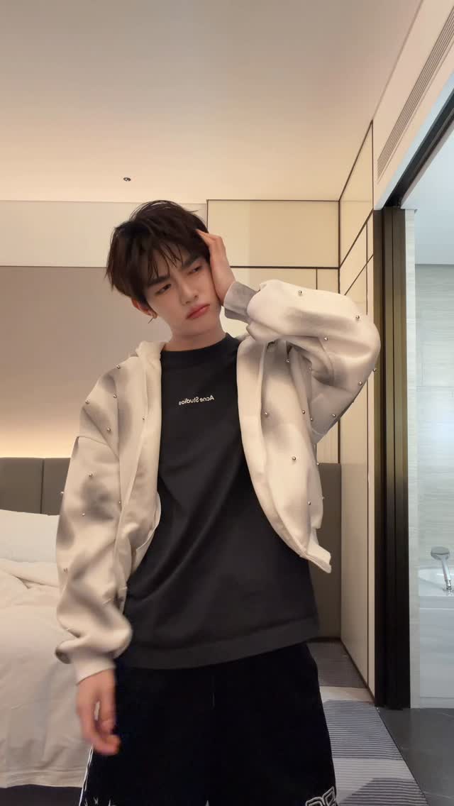 🫣

#ZEROBASEONE #ZB1 #제로베이스원
#ZHANGHAO #장하오