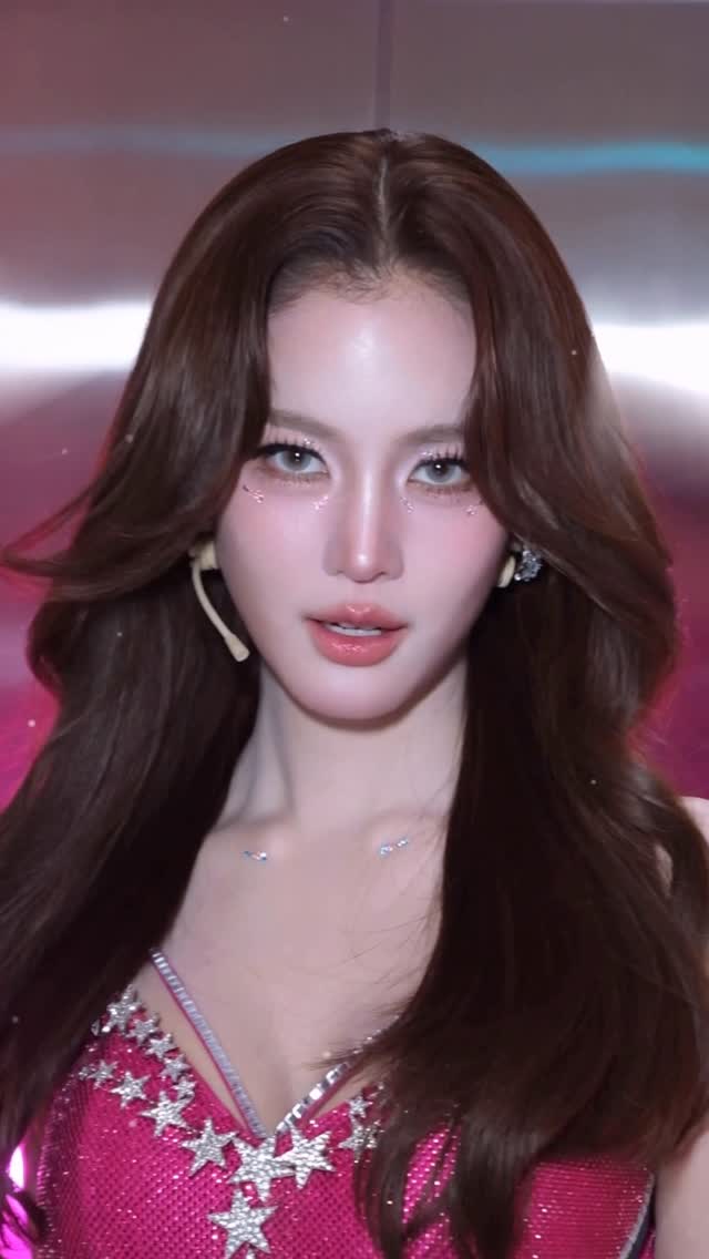 💕💓💕
@bow_maylada 

Hair @phkhomr 
Stylist @prapakas 
@ttinapakk @noomniiiiiiiiiiiii @aamps._ 

#birdfanfest20xx #โบว์เมลดา #คอนเสิร์ต #makeup