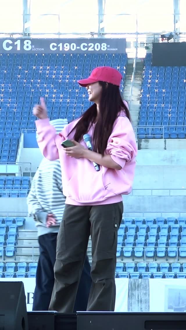Caught during rehearsal 👀😂

#TWICE #트와이스 #THISISFOR
#TWICE_THISISFOR_WORLD_TOUR
#TWICE_THISISFOR_WORLD_TOUR_IN_KAOHSIUNG