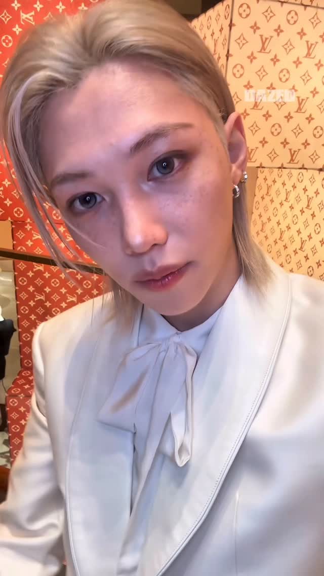 LOUIS VUITTON VISIONARY JOURNEYS SEOUL

@louisvuitton
@yong.lixx 

루이 비통 비저너리 저니 서울에서 필릭스가 니콜라에게.💌@nicolasghesquiere