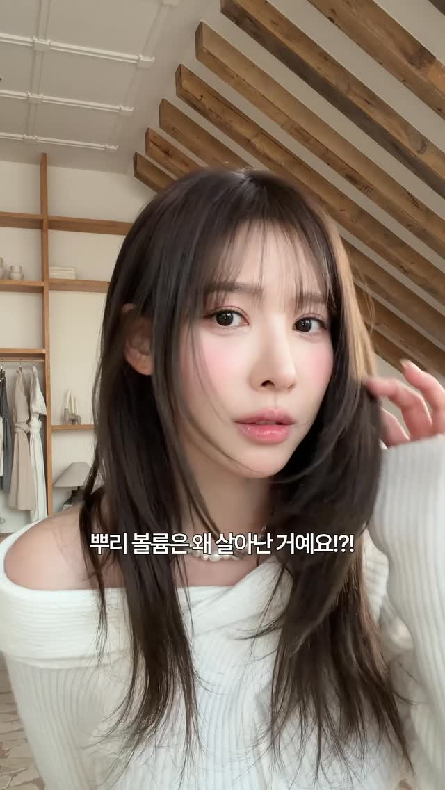 호캉스 가서도 예쁜 헤어스타일 유지하려면..!!😆 #광고 
의외의 필수템은 바로 모로칸 헤어오일🩵호텔에서 준비하려면 생각보다 머릿결 유지하는게 중요하더라구요.
요 에어리 리추얼 세트만 하나 챙겨가도 샴푸, 컨디셔닝 트리트먼트, 모로칸오일까지 있어서 실크처럼 부드러운 머릿결 연출 가능하답니다🥰🥰
지금 에어리 리추얼 세트가 10%나 할인을 하고 있다구 해용!! 원조 아르간 오일 함유 제품은 모로칸오일만한게 없다는거 다들 아시죠...? 다들 예쁜 머릿결로 스타일링 완성합시다💝
@moroccanoil_kr #모로칸오일 #헤어홈케어 #헤어케어