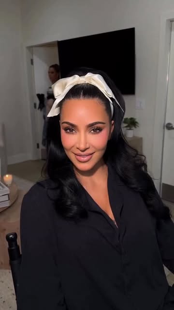 Live on TikTok at 6.30pm!! Head over to @kimkardashian’s TikTok 🎄🎄