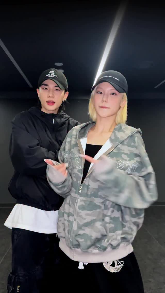 현진의 #Do_It Challenge w/ #ITZY #YEJI #예지 !🐲 

#StrayKids #스트레이키즈 
#현진 #Hyunjin
#DO_IT
#SKZ_IT_TAPE
#Do_It
#신선놀음 #DIVINE
#StrayKidsComeback
#YouMakeStrayKidsStay