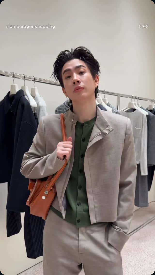 ตัวพ่อวงการแฟชั่นมากกจะโพสมุมไหนก็เอาอยู่

OFFGUN ACNE STUDIOS TH
#AcneStudiosxOffGun
#AcneStudiosLovesBangkok