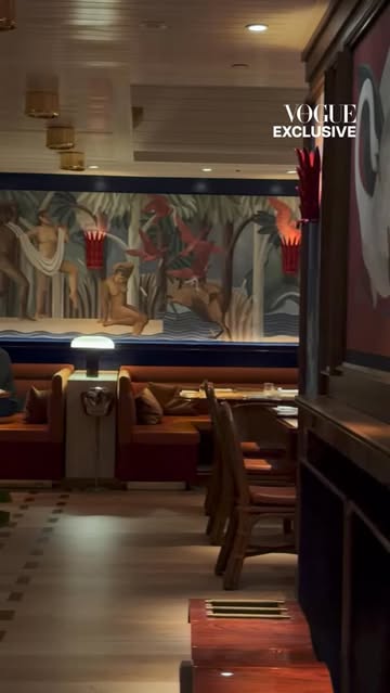 #VogueExclusive โว้กประเทศไทย พาไปสัมผัสการพักผ่อนรูปแบบใหม่ที่มาพร้อมกับการมอบประสบการณ์ที่ไม่เหมือนใครกับแนวคิดการบริการแบบบ้านเพื่อน ที่ The Manner ที่ตั้งอยู่ในย่านโซโห เมืองนิวยอร์ก โรงแรมลักชัวรีดีไซน์ร่วมสมัยภายใต้เครือ Sansiri ที่นำเสนองานออกแบบจัดจ้านแบบโซโหในทุกดีเทลอย่างมีเอกลักษณ์ @themanner 

ที่นี่โดดเด่นด้วยคาแร็กเตอร์เฉพาะตัวที่ได้รับแรงบันดาลใจจากยุค 1970s ทั้งสีสัน เฟอร์นิเจอร์ และบรรยากาศที่รังสรรค์ให้ทุกมุมคือแฟชั่นสเตจขนาดย่อม 

ด้วยทำเลที่ถือเป็นหัวใจของเมือง ที่เดินเพียงไม่กี่ก้าวก็ถึงแหล่งอินเทรนด์ของแมนฮัตตัน ทำให้การเดินทางทั้งสนุกและสะดวกมากยิ่งขึ้น
โรงแรมนี้ตอบโจทย์ทั้งสายคนรักศิลปะ ผู้ที่หลงใหลในไลฟ์สไตล์ และนักเดินทางผู้เสาะหาประสบการณ์ที่ “ไม่เหมือนใคร”
The Manner จึงไม่ใช่แค่ที่พัก แต่คือพื้นที่แสดงตัวตนของคนรักงานดีไซน์อย่างแท้จริง #TheManner

เรื่องและวิดีโอ: @pookjongkol @tthut