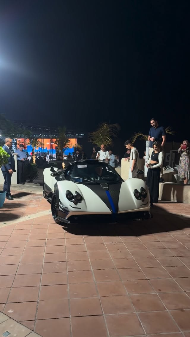 1 of 1 Pagani Zonda Riviera, just sold for $9 million + fees 🤯 @rmsothebys 

#Pagani #Zonda #Riviera #Hypercar #Supercars