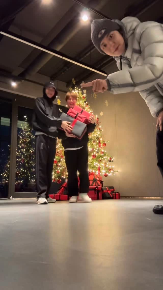 첫눈이 온다.ᐟ

#SUHO #CHANYEOL #SEHUN
@kimjuncotton @real__pcy @oohsehun 
#EXO #weareoneEXO