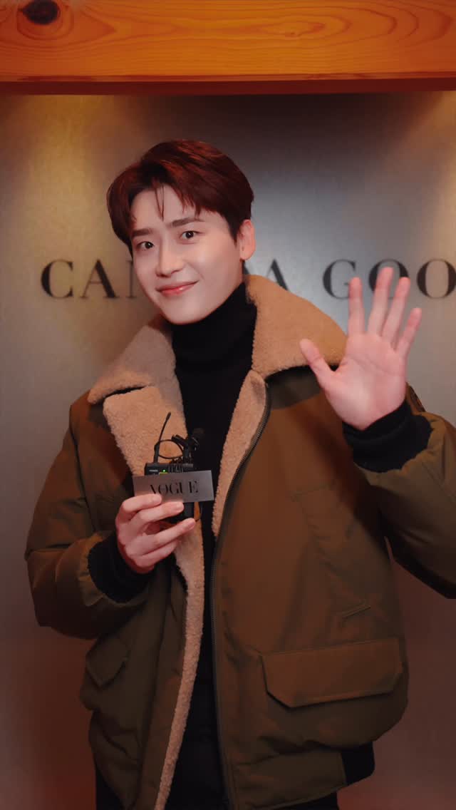 #광고
전통과 혁신이 만나는 순간, 캐나다구스가 새롭게 그려낸 겨울의 장면입니다. ‘더 파이오니어링 저니(The Pioneering Journey)’라는 이름으로 종로 아름지기에서 펼쳐진 이번 쇼케이스는 브랜드가 지닌 탐험의 유산을 현대적 감각으로 재해석하는 장이 되었죠. 한옥의 구조미와 북극의 정신이 공존하는 공간 속에서 하이더 아커만의 두 번째 F/W 캡슐, 스노우구스 바이 캐나다구스와 아이코닉 칠리왁의 새로운 실루엣이 모습을 드러냈습니다.

겨울을 ‘가벼움과 유연성’으로 다시 정의한 스노우구스 컬렉션, 그리고 전통과 모던함이 조화를 이루는 칠리왁의 진화된 형태는 이번 시즌 캐나다구스가 제안하는 미학을 더욱 선명하게 보여줍니다. 전통주 칵테일 바, DIY 퍼스널라이징 스테이션 등 감각적인 경험 요소까지 더해지며, 브랜드의 시간과 내일을 잇는 여정이 완성되었습니다.

겨울을 새로운 언어로 말하는 캐나다구스의 비전을 이종석, 레드벨벳 조이, 더보이즈 주연과 함께했습니다. 영상으로 만나보시죠.

content editor SHIN YEJI
film TSG
-
@canadagoose #CanadaGoose #SnowGoosebyCanadaGoose #ThePioneeringJourney #이종석 #조이 #주연