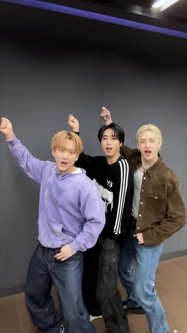 🥟🤳(🐺🐷🐰🐿️)

#StrayKids #스트레이키즈 
#DO_IT
#SKZ_IT_TAPE
#Do_It
#신선놀음 #DIVINE
#StrayKidsComeback
#YouMakeStrayKidsStay