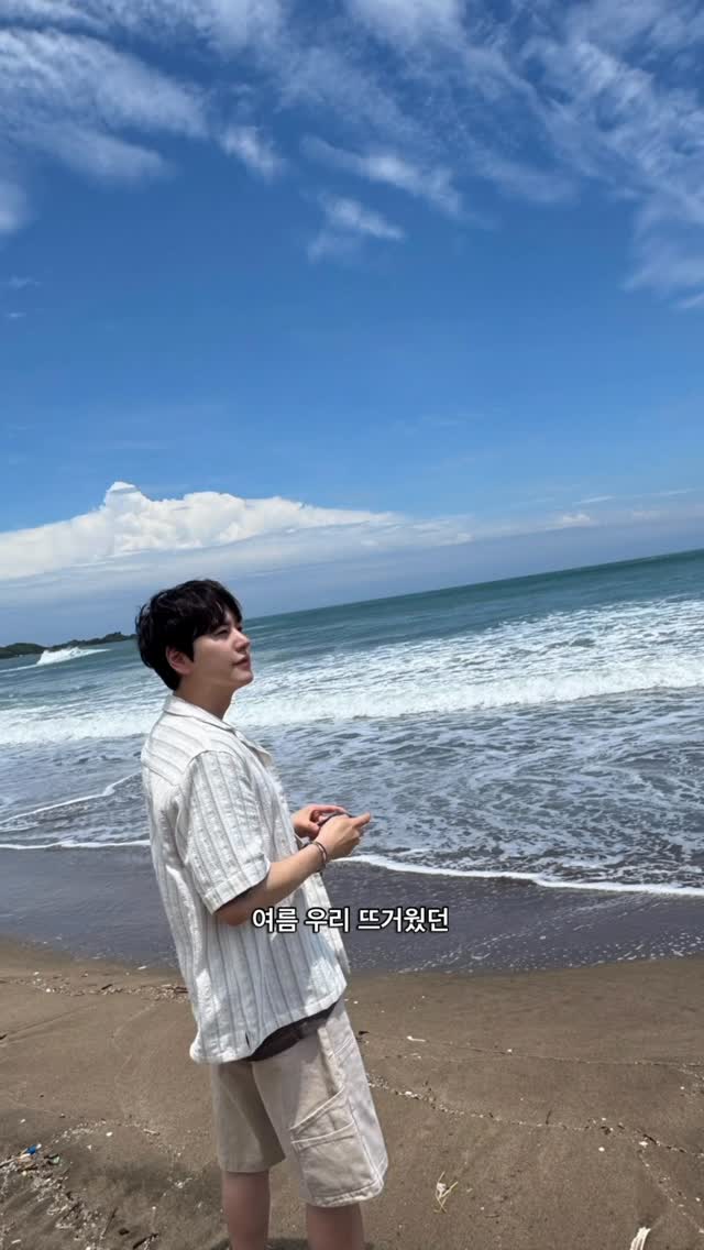 여러분의 봄, 여름, 가을, 겨울은 어땠나요?

❄️‘첫눈처럼’ 2025 RECAP❄️

<템플릿 제작 방법>

1️⃣본 게시물의 오른쪽 하단점 세 개를 누르고 ‘템플릿으로 사용’을 선택
2️⃣갤러리에서 ‘나의 2025년’을 떠오리는 사진 준비!
3️⃣준비한 사진을 템플릿에 맞춰 제작하면 완료✨

@gyuram88
#규현 #KYUHYUN
#TheClassic
#첫눈처럼 #LikeOurFirstSnow