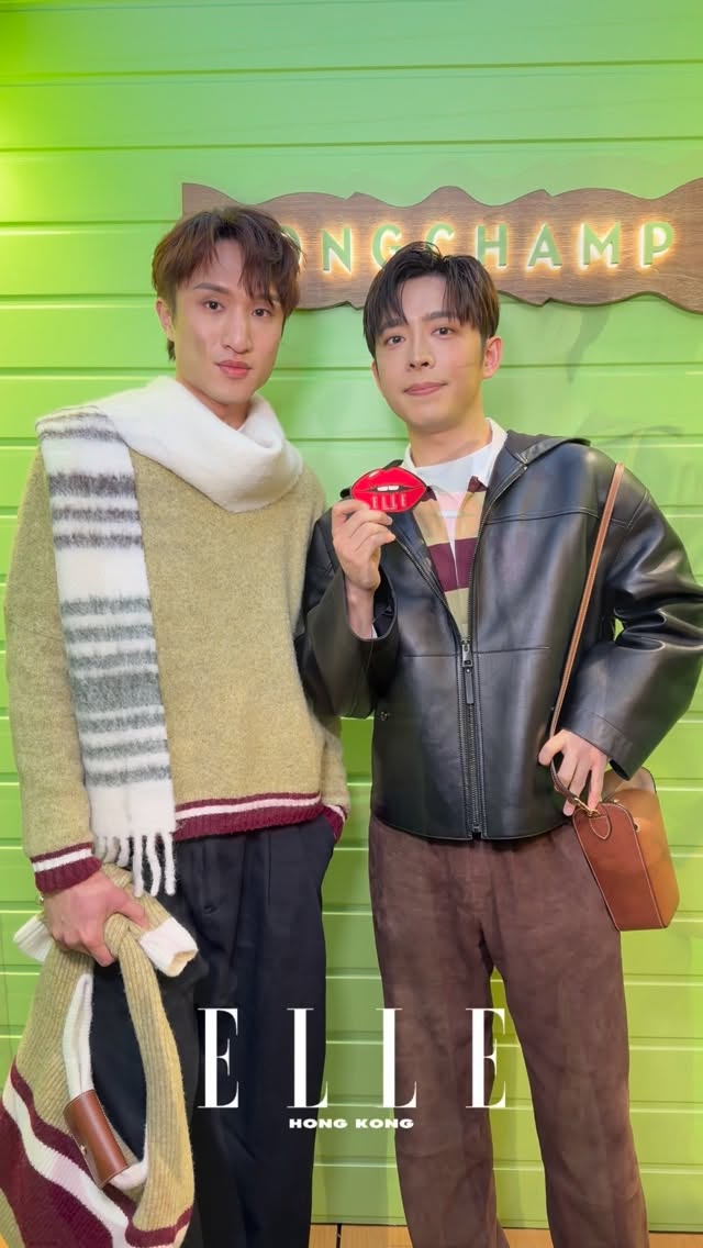 Edan @edanlui 和 Ryan @ryanchoiiiii 亦現身La Patinoire Longchamp 期間限定活動，搞怪的兩人互相評價對方今日的造型，亦都分享即將來臨的聖誕假期計畫！

Edan @edanlui and Ryan @ryanchoiiiii also appeared at the La Patinoire Longchamp limited-time event. The two playfully commented on each other’s outfits for the day and also shared their plans for the upcoming Christmas holidays!

👉🏻follow us @ellehongkong #ellefashion #longchamp