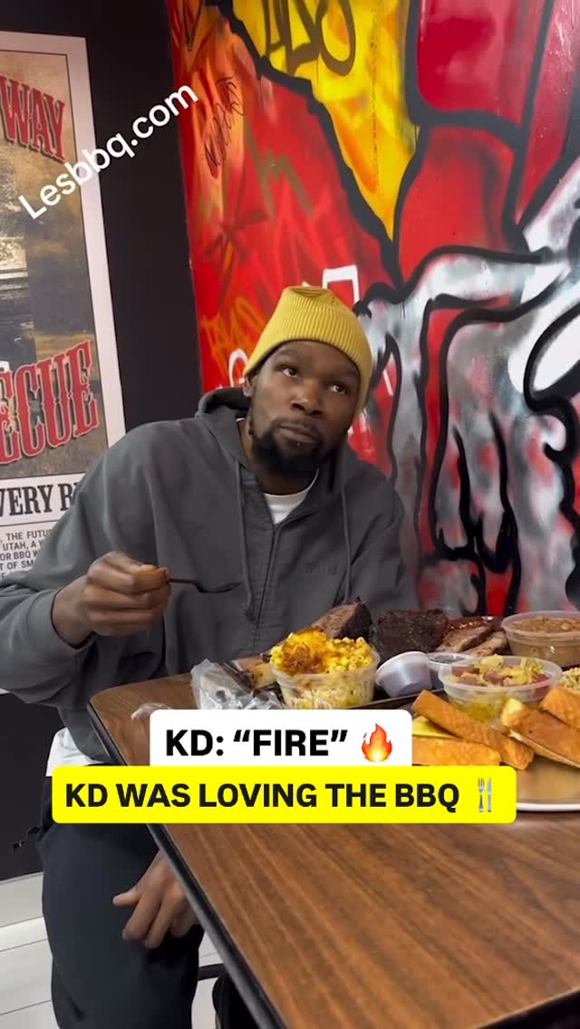 Kevin Durant pulled up to the BBQ spot. 🔥🙌 (via @lesbbqsandwiches, @lesbbqutah)