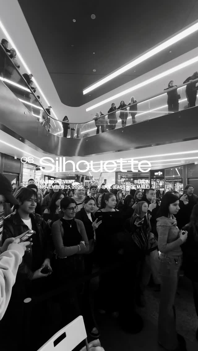 Silhouette Fan Sign
08 Berlin

Thank you Berlin 🤍

#MarkTuan #Silhouette #SunsetsandCigarettes