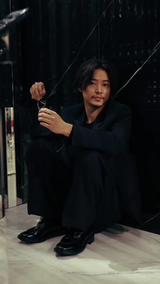 【ELLE独占】山﨑賢人さんが「サンローラン」表参道店でショップクルーズ🖤　 「サンローラン」で、心躍るホリデーショッピングのひとときを堪能して。

🎥 SHIMPEI MITO

@ysl @kentooyamazaki
#YSL #山﨑賢人 #KentoYamazaki