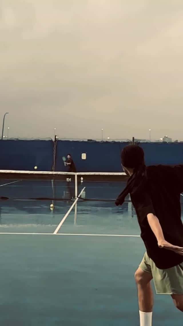 I’m a poet walking in the rain.🎾