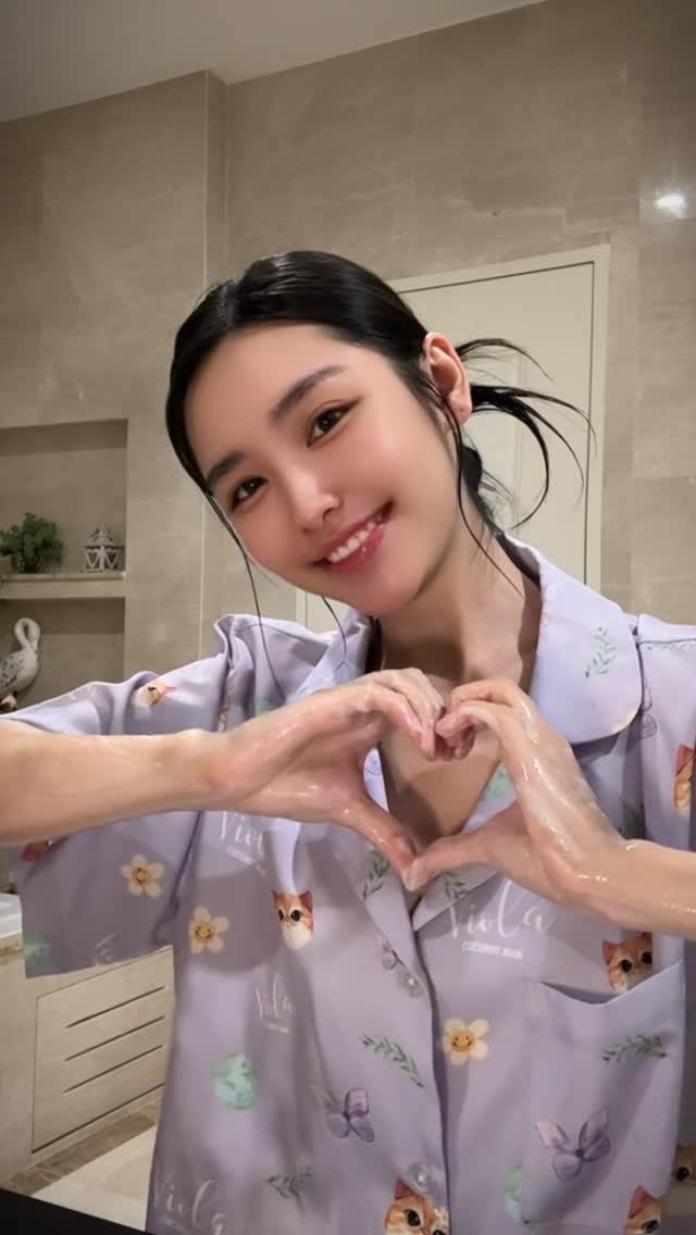 ลูกแก้วแวะมาบอกทริคอาบน้ำเหมือนได้ไปสปาผ่อนคลายผิว✨Boya Melatonin Sweet Dream Cleansing Scrub เจลอาบน้ำ 2in1ได้ทั้งอาบน้ำพร้อมขัดผิวในขั้นตอนเดียว แถมยังมีกลิ่นหอมผ่อนคลายช่วยให้หลับสบายยิ่งขึ้น 💤

🛒หาซื้อได้ที่ ร้าน Tops ทุกสาขานะคะ

#Boya #BoyaProfessionalCare #MelatoninSweetDreamCleansingScrub #BOYAxLookkaew