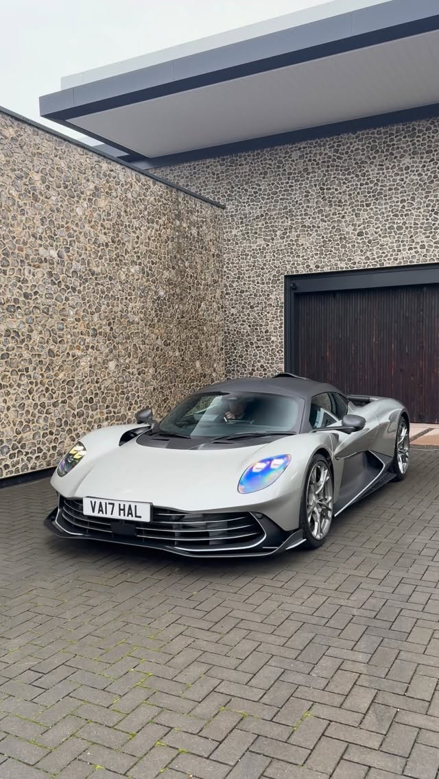First Aston Martin Valhalla customer car in the world 🌍 congrats @maesterpiece.productions lovely spec too

#AstonMartin #Valhalla #Supercars
