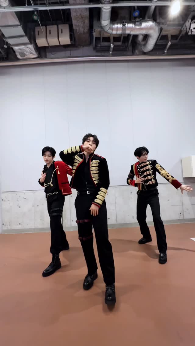 𝘸𝘩𝘺 𝘺𝘰𝘶 𝘸𝘢𝘯𝘯𝘢 𝘥𝘰 𝘮𝘦 𝘭𝘪𝘬𝘦 𝘵𝘩𝘢𝘵? 

#ZEROBASEONE #ZB1 #제로베이스원 
#SUNGHANBIN #ZHANGHAO #SEOKMATTHEW
#성한빈 #장하오 #석매튜