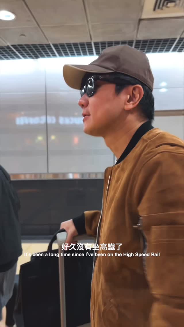 Marked an amazing weekend in Kaohsiung earlier this month — watch it all unfold in the AAA #MiniVlog.
I arrived simply expecting to perform at the @aaa2025_10th, and was truly honored and deeply grateful to receive both the AAA Asia Star and Best Artist awards.

Thank you to AAA, my fans, and my incredible team for the support and belief.

감사합니다. 🙏

好久不見的高雄！
感謝 AAA的邀請
2025結束之前能與大家相聚
能夠擁有難忘的合作表演舞台
認識了好多同樣熱愛音樂的新朋友
也很榮幸獲頒「最佳藝人獎」和「亞洲之星獎」。

充滿感恩與青春能量的週末
謝謝 AAA、JFJ團隊，還有你們每一位！

#AAA2025 #2025AsiaArtistAwards #2025AAA頒獎禮