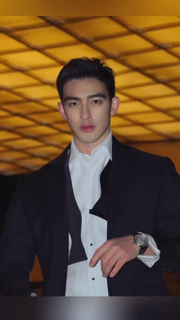 Late to this trend 🤵💃🎄before Christmas, happy Friday!
-
#trend #suit #explore