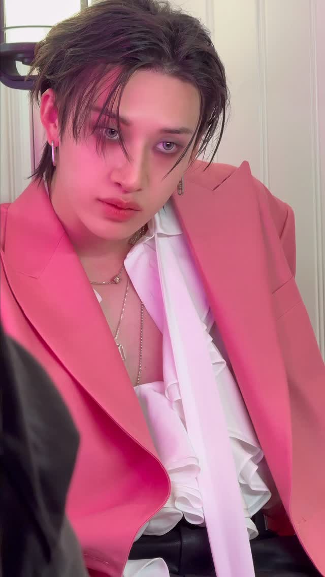 📸🍷

#StrayKids #스트레이키즈 
#DO_IT
#SKZ_IT_TAPE
#Do_It
#신선놀음 #DIVINE
#YouMakeStrayKidsStay