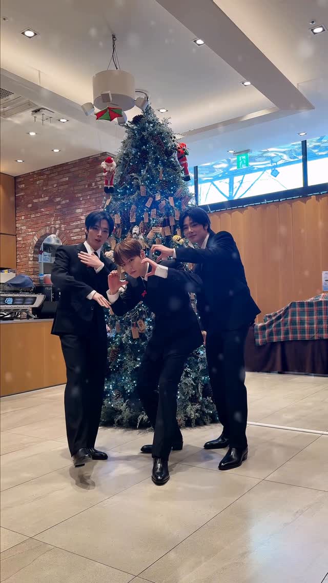 🌨️🎁🎄 #StrayKids #스트레이키즈 #YouMakeStrayKidsStay