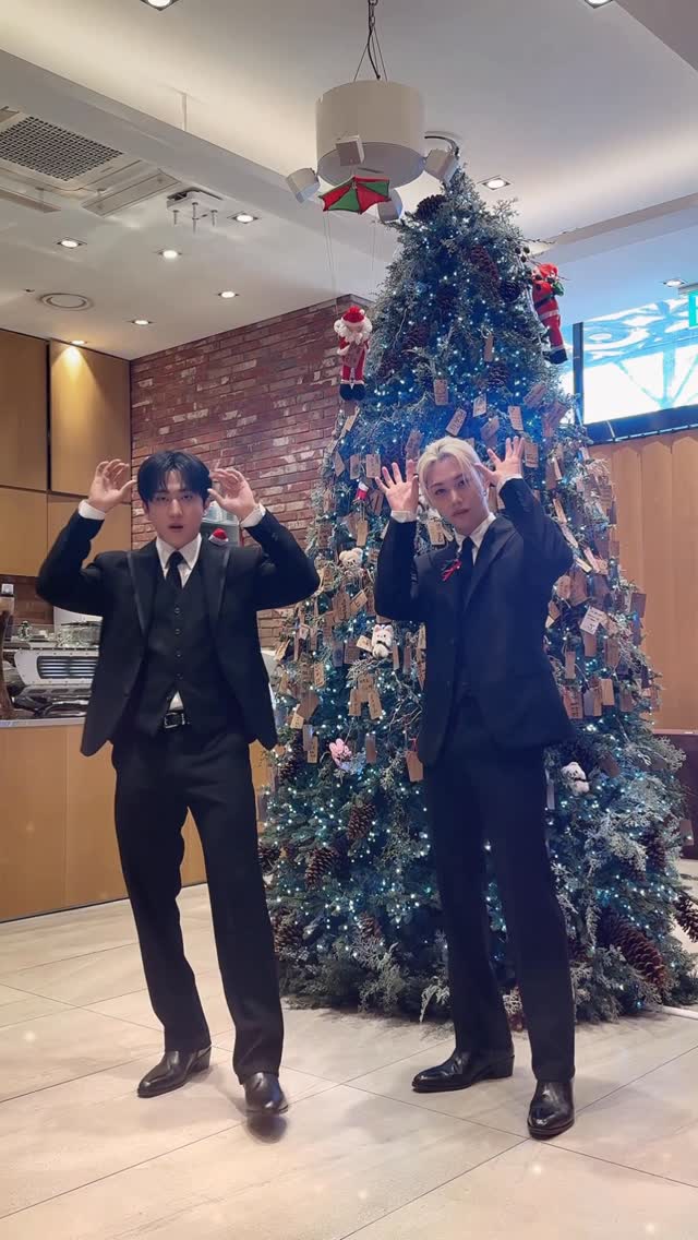 I can feel the evil coming but °✶🎀ℱ𝑒𝓁𝒾𝓍, 𝓃𝑒𝓋𝑒𝓇 𝒷𝒶𝒹🎀✶° #StrayKids #스트레이키즈 #ChristmasEveL #YouMakeStrayKidsStay