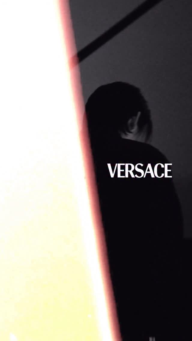 A MOST INCREDIBLE YEAR !! 
I could not be more grateful and honoured to be part of the #VersaceFragrances, to all of you who made it extraordinary scent full. Truly moved.

TO #PondxVersaceFragrances 🎉