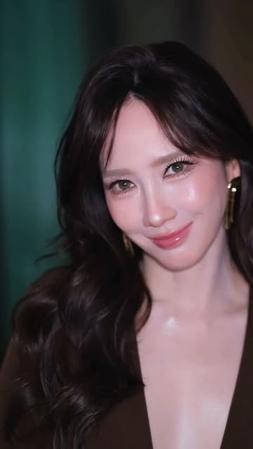 @aum_patchrapa 
#bsetmakeuo @jcreef 
แต่งไปคิดชุดไปประมาณนี้