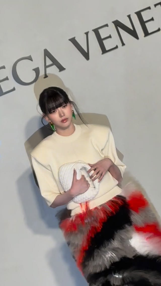 보테가 공주님 미야오 수인 등장❤️

#미야오 @newbottega  #BottegaVeneta #보테가베네타 
#BottegaVenetaSummer2026 #보테가베네타2026여름컬렉션