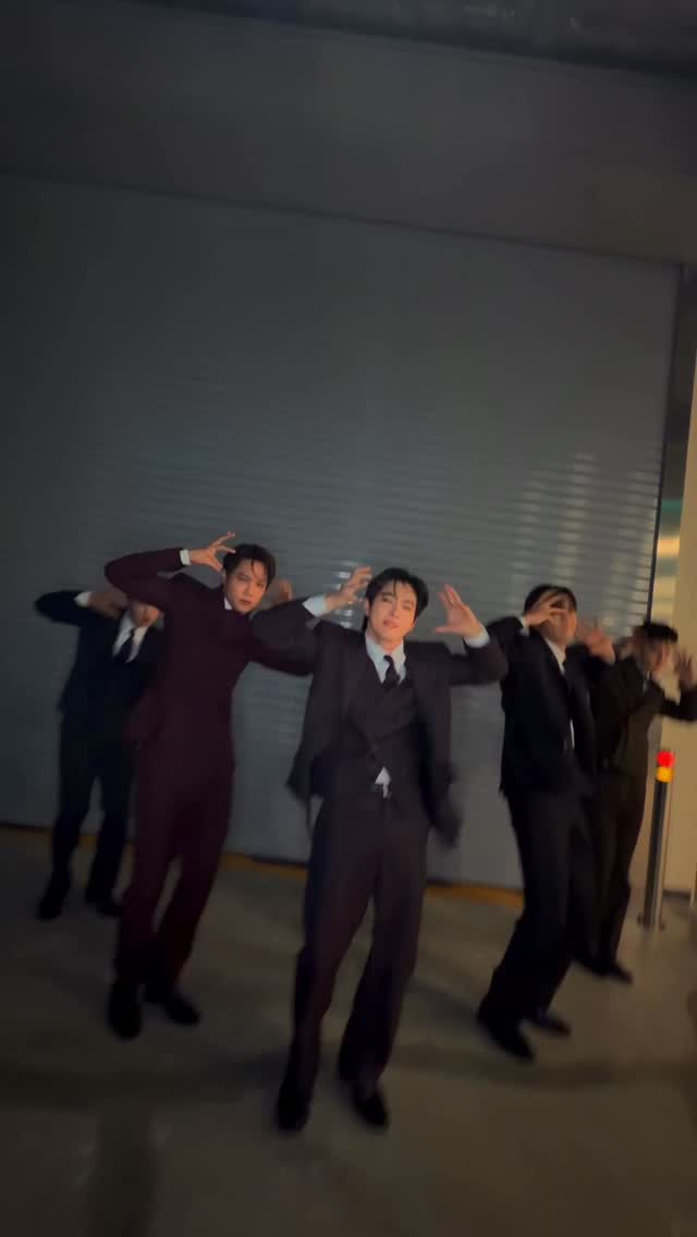 나를 흩트려놔 Up all night 

#EXO #엑소 #weareoneEXO